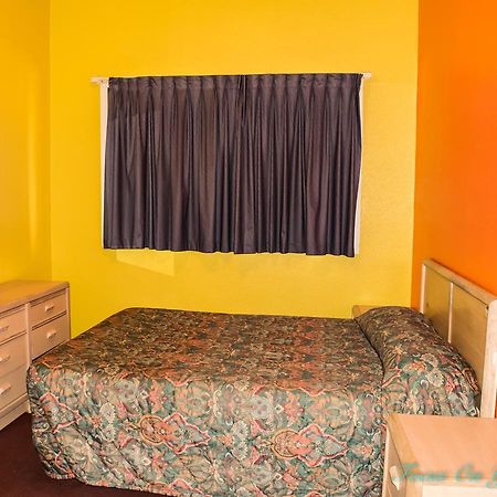 Bloomfield Motel Exterior photo